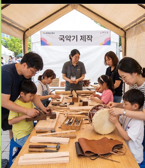 충북 영동 레인보우힐링광장 가을 전경과 난계국악축제 야외 체험 부스 전경